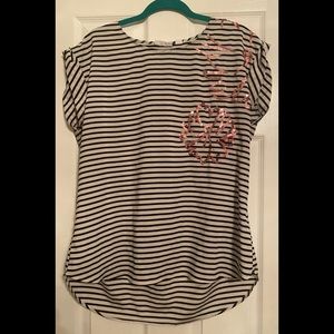 Cute shirt with sequins on corner